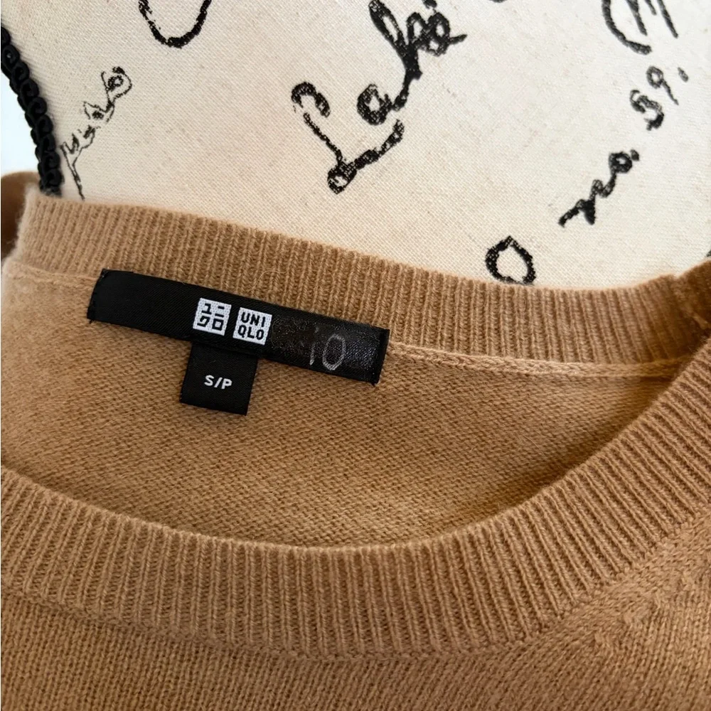 Uniqlo 100% Merino Wool Sweater - Picture 4 of 6